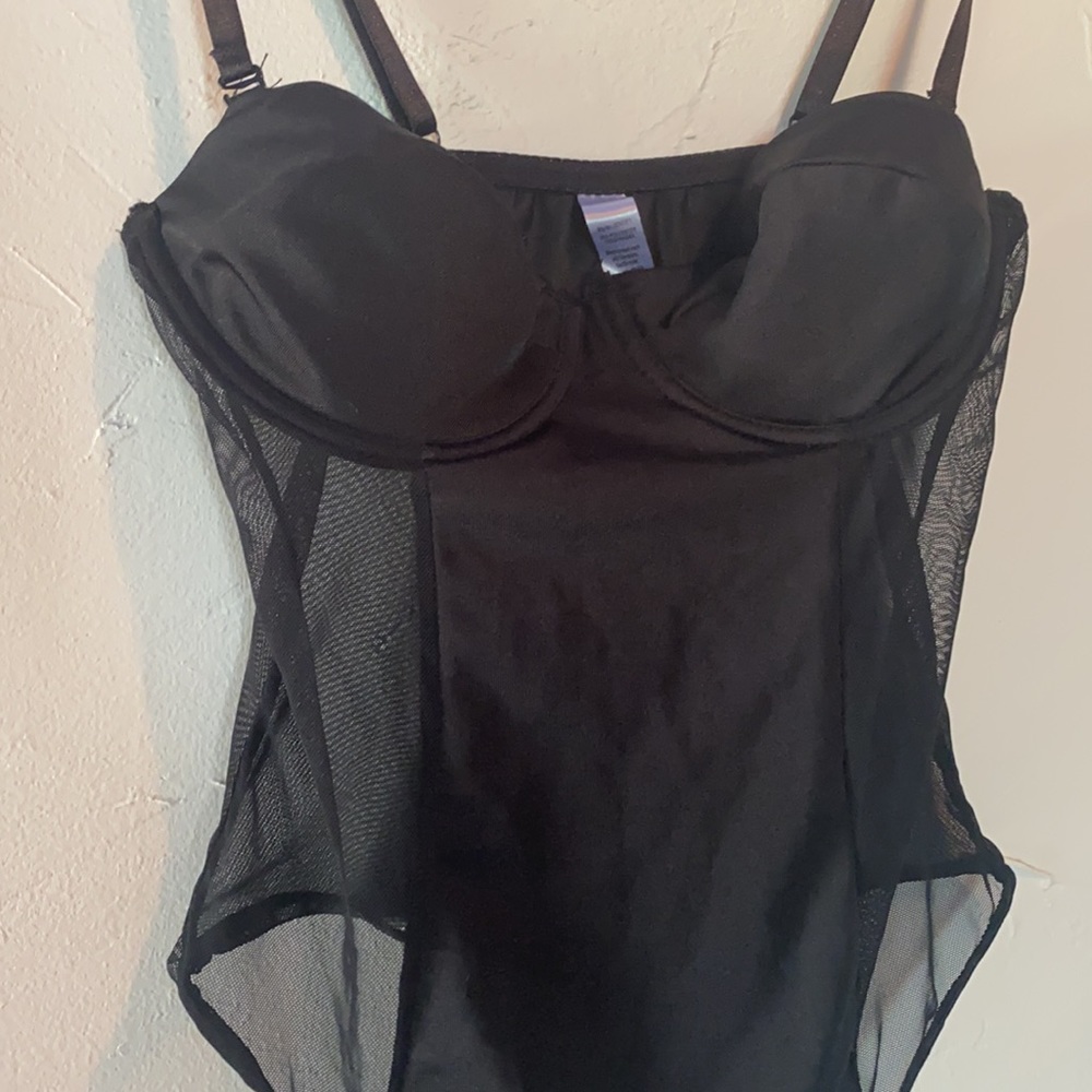 Black thong onzie with wired bra - Picture 2 of 7